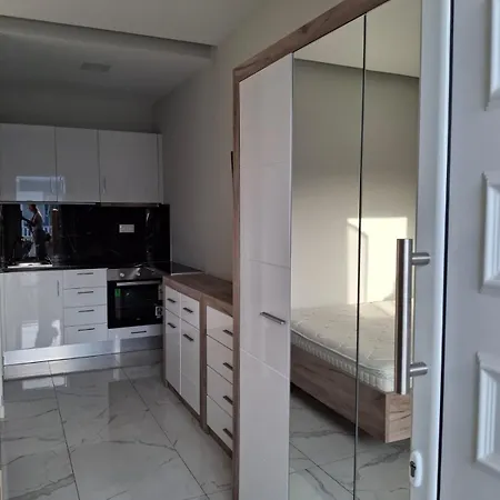 Girni Gold Apartmán *